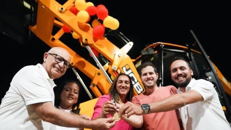 Ex-prefeito Dr. Marcondes agradece entrega de retroescavadeiras feitas por Pedro Campos às comunidades de Contendas e Uri