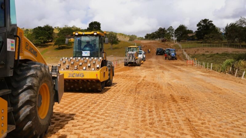 Governo de Pernambuco vai entregar mais de 600km de estradas até o fim do ano Previsão da Semobi é que 28 rodovias requalificadas sejam entregues