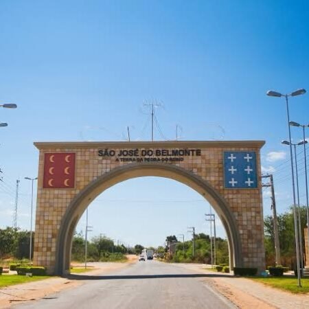 Polícia Militar recupera moto roubada e conduz dois homens à Delegacia de São José do Belmonte