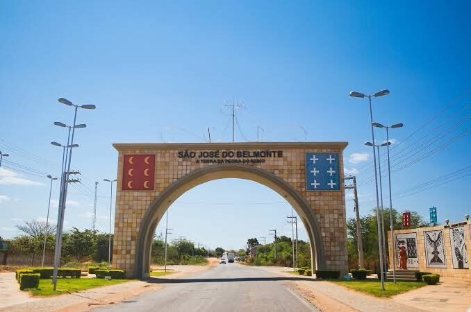 Polícia Militar recupera moto roubada e conduz dois homens à Delegacia de São José do Belmonte