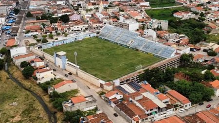 Deputado promete emenda para a reforma do Estádio Salgueirão