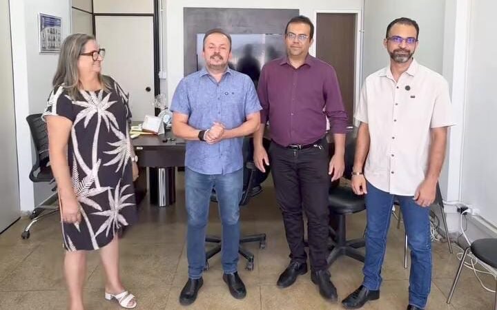 O Prefeito Fabinho anuncia reajuste para os Professores.