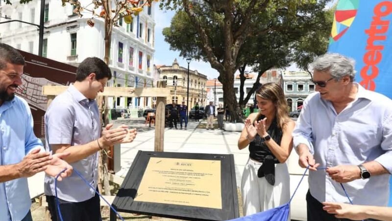 Praça do Arsenal é requalificada e resgata traçado original de Burle Marx