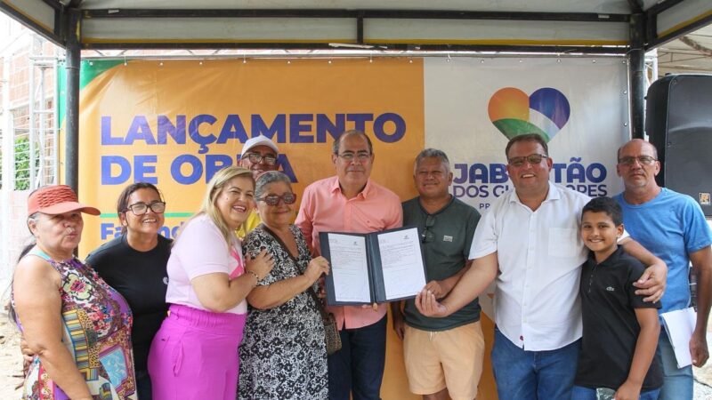 Prefeito assina ordem de serviço para pavimentação e drenagem de ruas em Barra de Jangada durante a Caravana Jaboatão da Gente