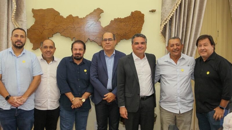 Prefeito Mano Medeiros articula encontro entre o setor de panificação e o Governo do Estado no Palácio do Campo das Princesas