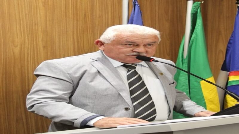 Vereador Auremar Carvalho critica Compesa e elogia ações do prefeito Fabinho e do deputado Fernando Filho na Câmara de Salgueiro