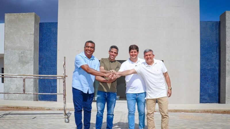 Jarbas Filho visita obra do Núcleo de Terapias de Afrânio