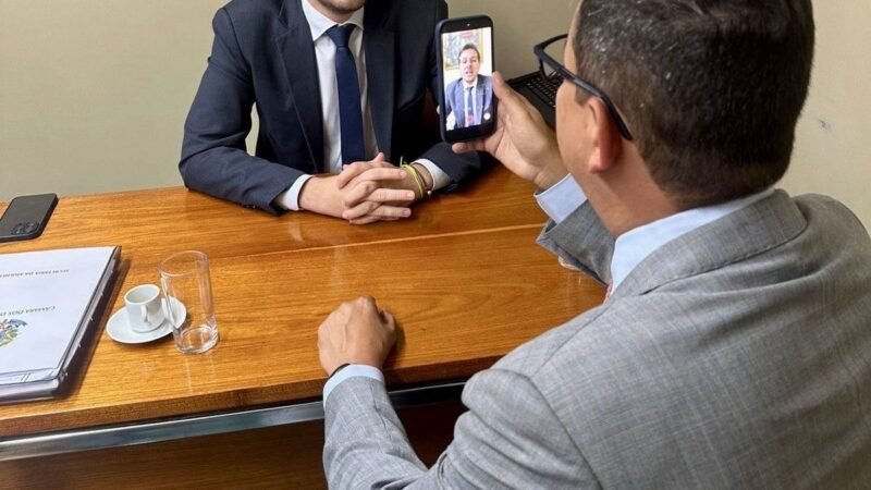 Pedro Campos comemora aprovação de projeto da ampliação da licença-paternidade