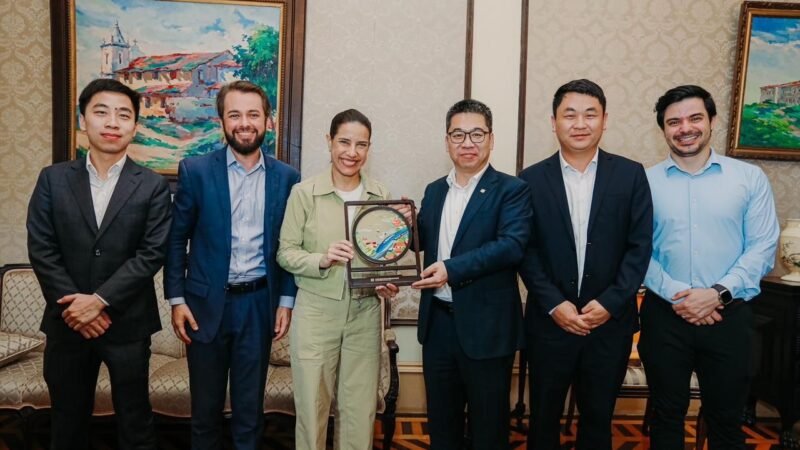 Governo de Pernambuco recebe representantes da fabricante chinesa de trens CRRC e define acordo de cooperação técnica