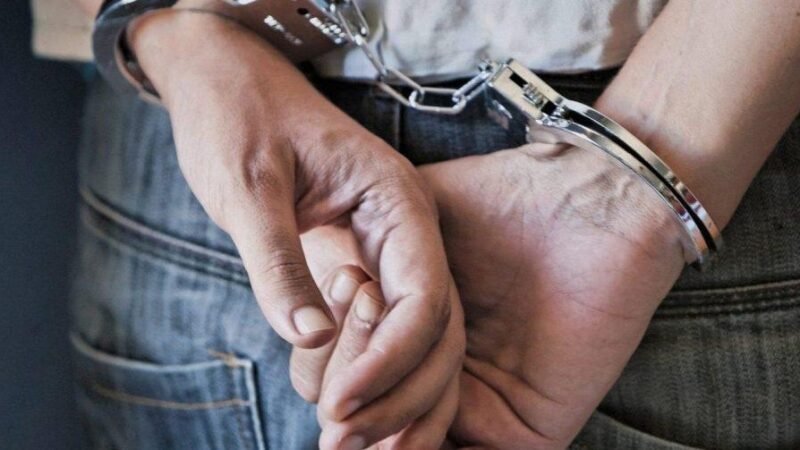 Homem que se passou por funcionário público de escola estadual é preso em Petrolândia com três mandados de prisão em aberto