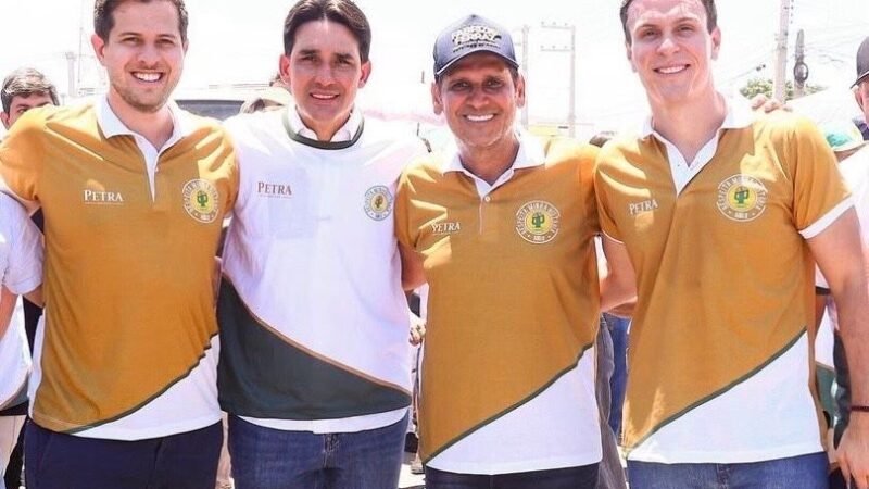 Fabrizio Ferraz recebe nomes importantes da política pernambucana na Missa do Vaqueiro de Floresta