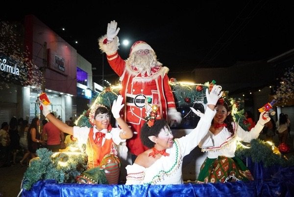 Prefeitura de Salgueiro acende as luzes do “Salgueiro Encantado” e divulga a programação do fim de ano com Kannário no trio Cygnus