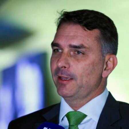 FLÁVIO ANUNCIA QUE FOI ESCOLHIDO POR BOLSONARO PARA DISPUTAR A PRESIDÊNCIA EM 2026