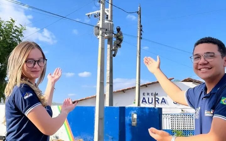Grêmio Estudantil da EREM Aura Sampaio realiza ato em comemoração ao recebimento de subestação elétrica