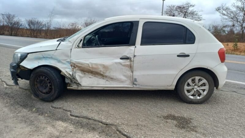 Colisão envolvendo moto e carro na BR 232