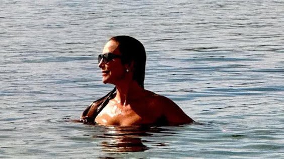 Biscoito? Solteira, Ivete Sangalo encanta com cliques de biquíni no Sertão da BA