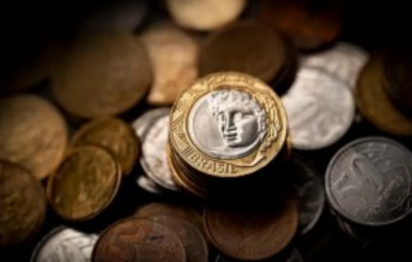 Brasileiros sacaram R$ 85,6 bilhões da poupança em 2025