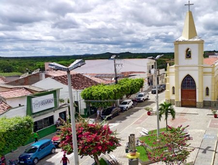 Prefeito de município do Sertão do Pajeú exonera comissionados e rescinde contratos para se adequar à Lei de Responsabilidade Fiscal