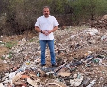 Após mutirão de limpeza, lixo volta a ser descartado de forma irregular na estrada de Pau Ferro, denuncia prefeito