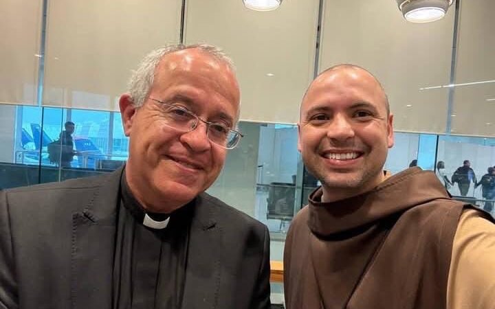 Foi uma imensa alegria participar de mais uma peregrinação no México, desta vez acompanhado por @domjosefalcaooficial , que, juntamente comigo, foi o diretor espiritual de um grupo de quase 300 peregrinos