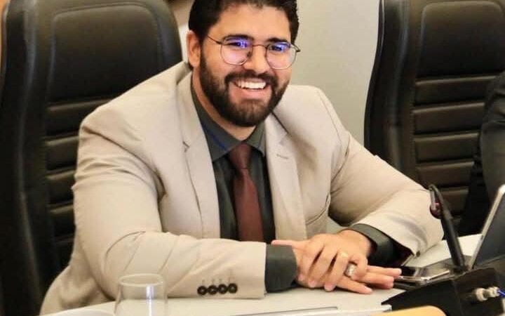 O asfaltamento da Avenida Central, uma das vias mais importantes de Salgueiro, começou a sair do papel e representa uma conquista histórica para a população