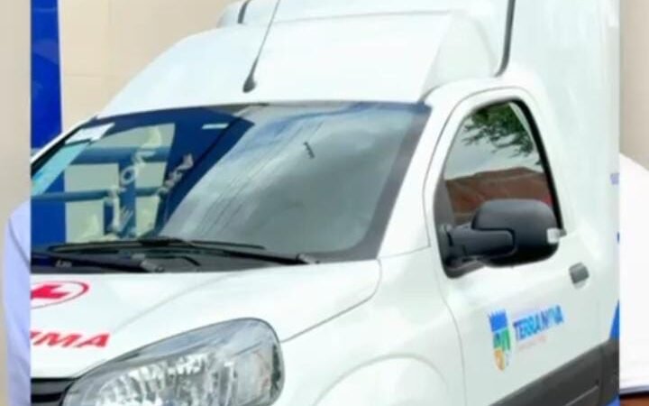 Prefeito Dr. Dinha entrega ambulância zero km ao distrito de Guarany, em Terra Nova