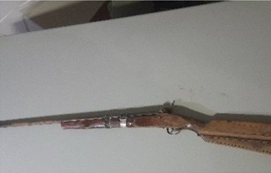 Policiais do 8° BPM fazem apreensão de espingarda na zona rural de Serrita