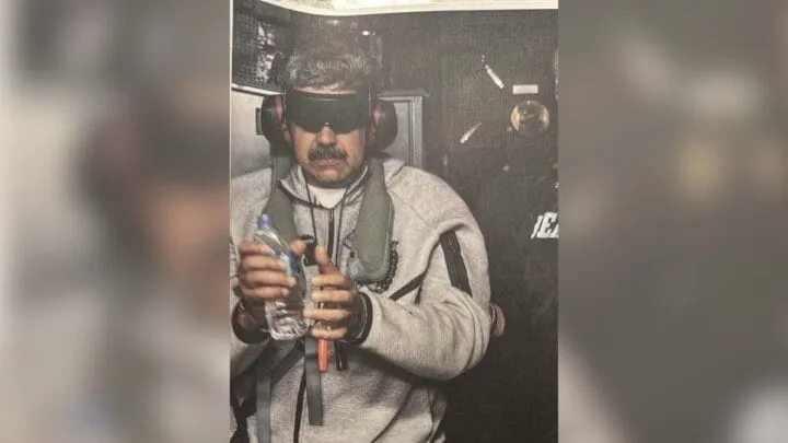 Narcoditador Nicolás Maduro aparece rendido e vendado após operação militar americana