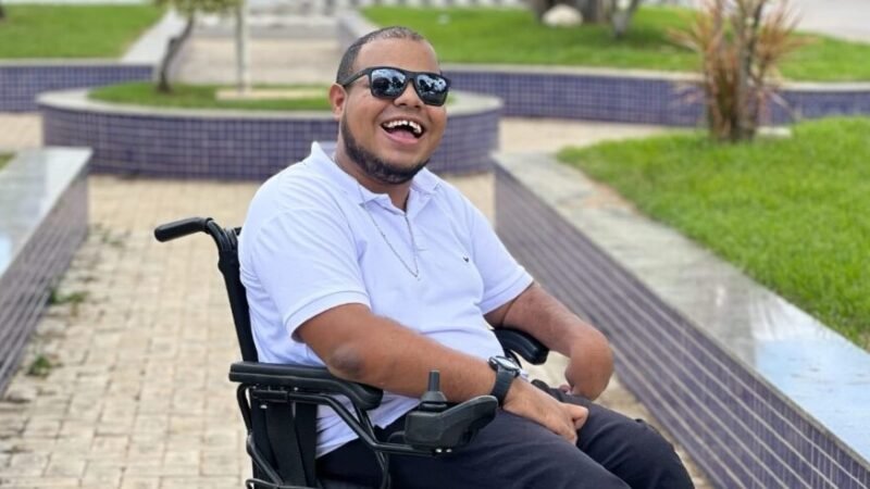 Baiano com paralisia cerebral inicia trajetória como palestrante motivacional