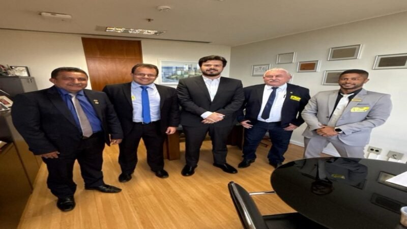 Articulação do vereador Auremar Carvalho e do deputado Fernando Filho garante 49 mil metros de asfalto em Salgueiro