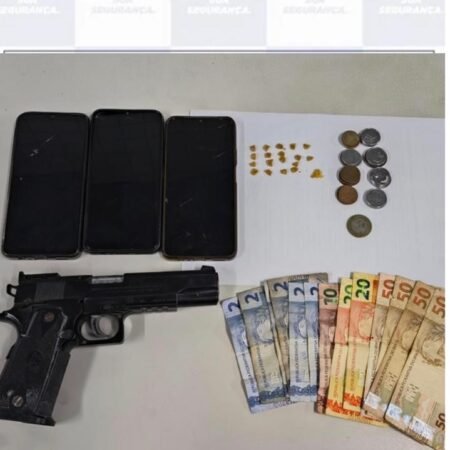 PM desarticula ponto de tráfico em Floresta, apreende crack, recupera celular roubado e localiza simulacro de arma