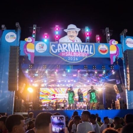 Márcia Fellipe no trio elétrico, tributo a Edson Gomes e muito frevo no Polo Bomba marcam 4ª noite do Carnaval de Salgueiro