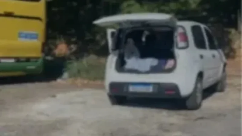 Vendedores são encontrados mortos em porta-malas de carro