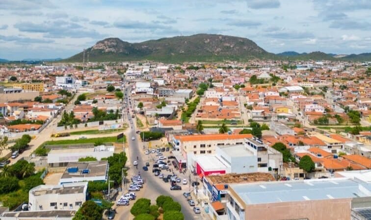 Salgueiro teve crescimento de 4,4% no estoque de trabalhadores com carteira assinada em 2025