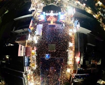 Em noite prestigiada por autoridades, foliões lotam Polo Bomba para curtir show de Dilsinho no Carnaval de Salgueiro