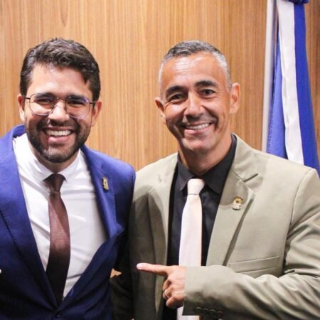 O vereador Mael do Divino passa a integrar oficialmente o grupo que defende a permanência de Léo Parente na presidência da Câmara