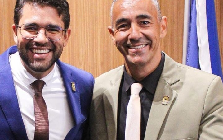 O vereador Mael do Divino passa a integrar oficialmente o grupo que defende a permanência de Léo Parente na presidência da Câmara
