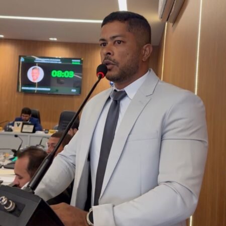 Vereador Michel Vasconcelos reforça compromisso contra o racismo na Abertura do Ano Legislativo, em Salgueiro