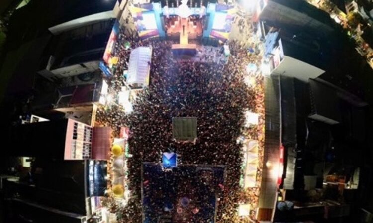 Em noite prestigiada por autoridades, foliões lotam Polo Bomba para curtir show de Dilsinho no Carnaval de Salgueiro