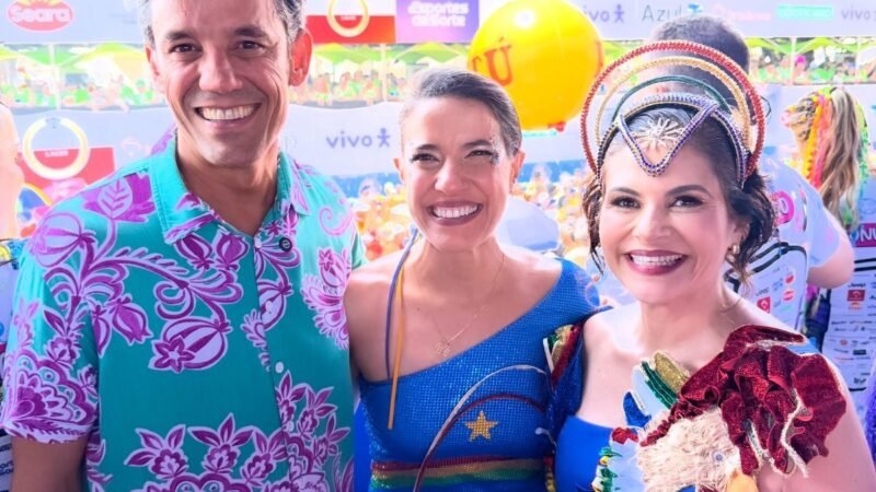 Daniel Coelho participa do Galo da Madrugada com a governadora Raquel Lyra