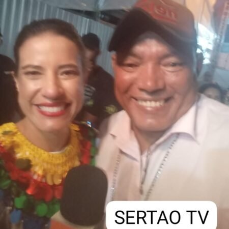 Maurício Ribeiro entrevista Raquel Lyra no Carnaval de Salgueiro 2026 e governadora se encanta com a festa
