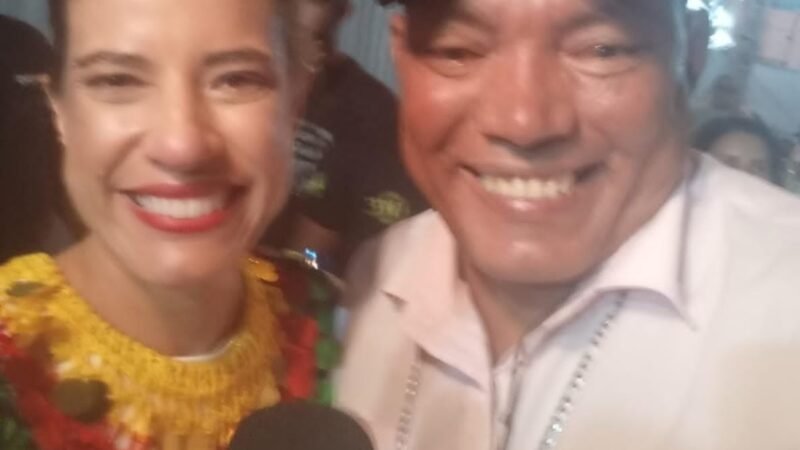 Maurício Ribeiro entrevista Raquel Lyra no Carnaval de Salgueiro 2026 e governadora se encanta com a festa