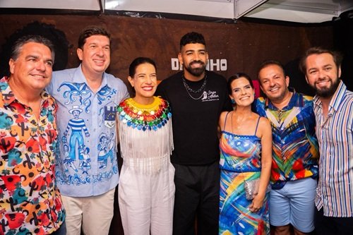 Em noite prestigiada por autoridades, foliões lotam Polo Bomba para curtir show de Dilsinho no Carnaval de Salgueiro