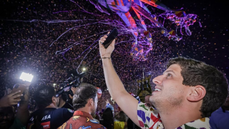 Coluna da sexta: um Carnaval repleto de simbolismo para João Campos