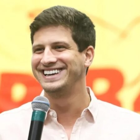 JOÃO CAMPOS JÁ ESTÁ NO PALÁCIO DO PLANALTO PARA SE REUNIR COM LULA