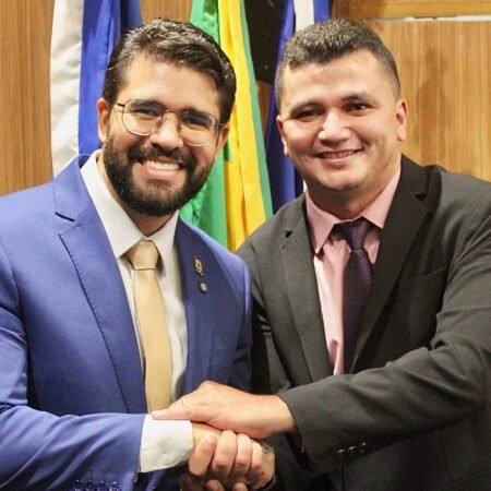 Vereador Pitel Filho declara voto pela reeleição do presidente Léo Parente