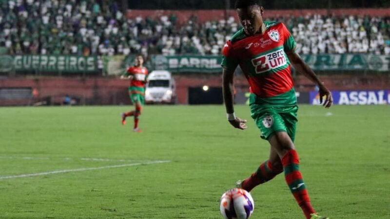 Botafogo avança pela contratação do lateral-esquerdo Caio Roque