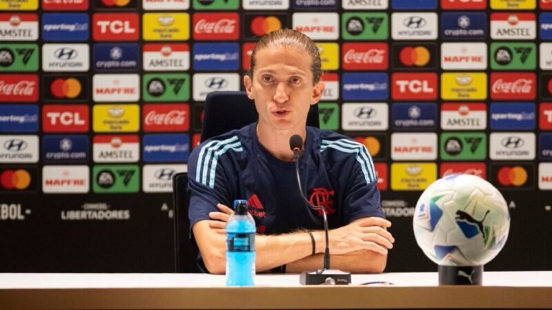 Flamengo demite Filipe Luís após início turbulento de temporada