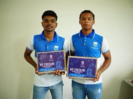 Estudantes das escolas municipais de Salgueiro recebem kit de material escolar pelo segundo ano consecutivo