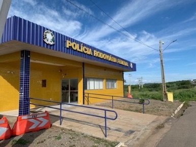 Passageiro de ônibus é detido pela PRF em Sertânia, após ser acusado de importunação sexual e ameaça